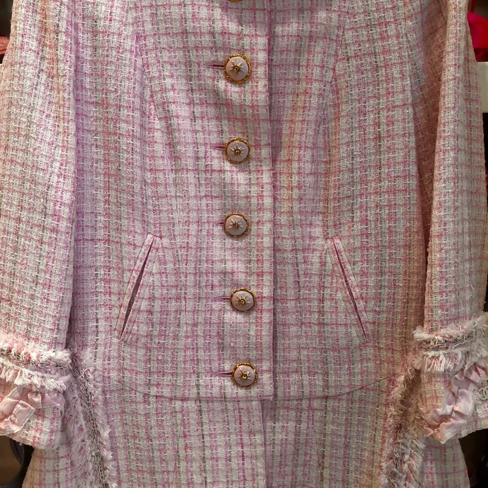 Chanel Runway Pink Jacket w/Embellishments, Pink & Gold Custom Buttons Size 40 - Picture 3 of 13